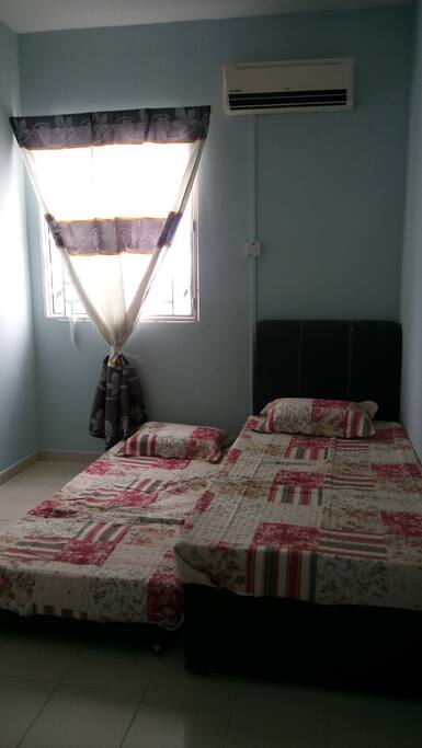 Single pull out bed