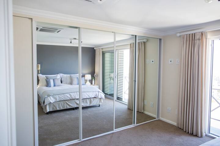 Superior apartment with spectacular views gallery image 5