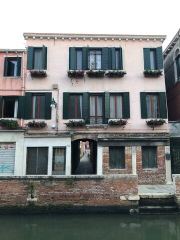 Canal view & patio charme apartment at MaisonMarea gallery image 2