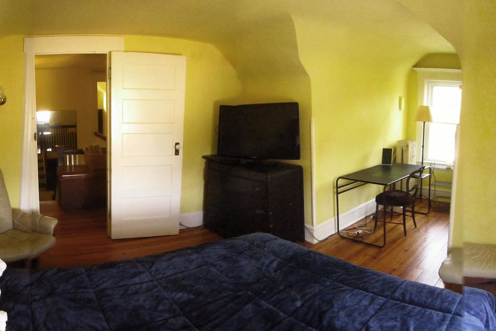 Bright Third Floor Private Room with Landing