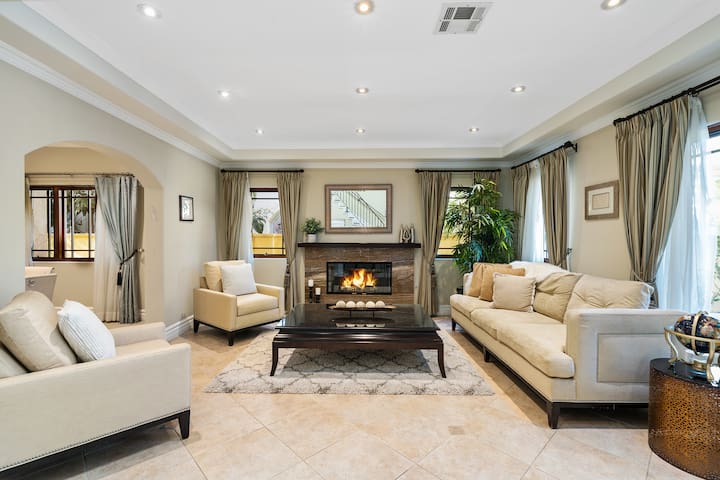 117 Luxury Sherman Oaks Dream Home gallery image 3