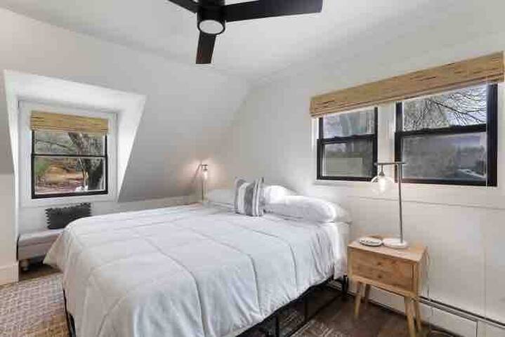 Gorgeous! Modern 3 Bed Home by Lake Mtka & Wayzata gallery image 2