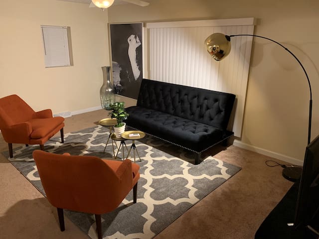 🌟Classy Home of Comfort, 5 Beds - Free Parking 🌟