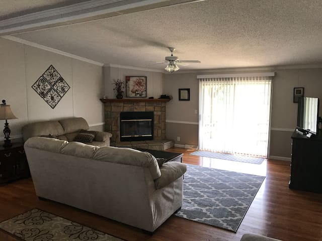 Quiet country area / Sleeps 5+ / House to yourself