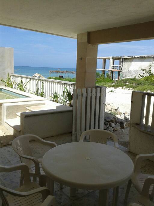 Terraza techada con vista al mar
