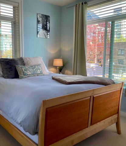 2BR VIEW! 98% Walk Score-FREE pkg-hot tub-pool gallery image 5