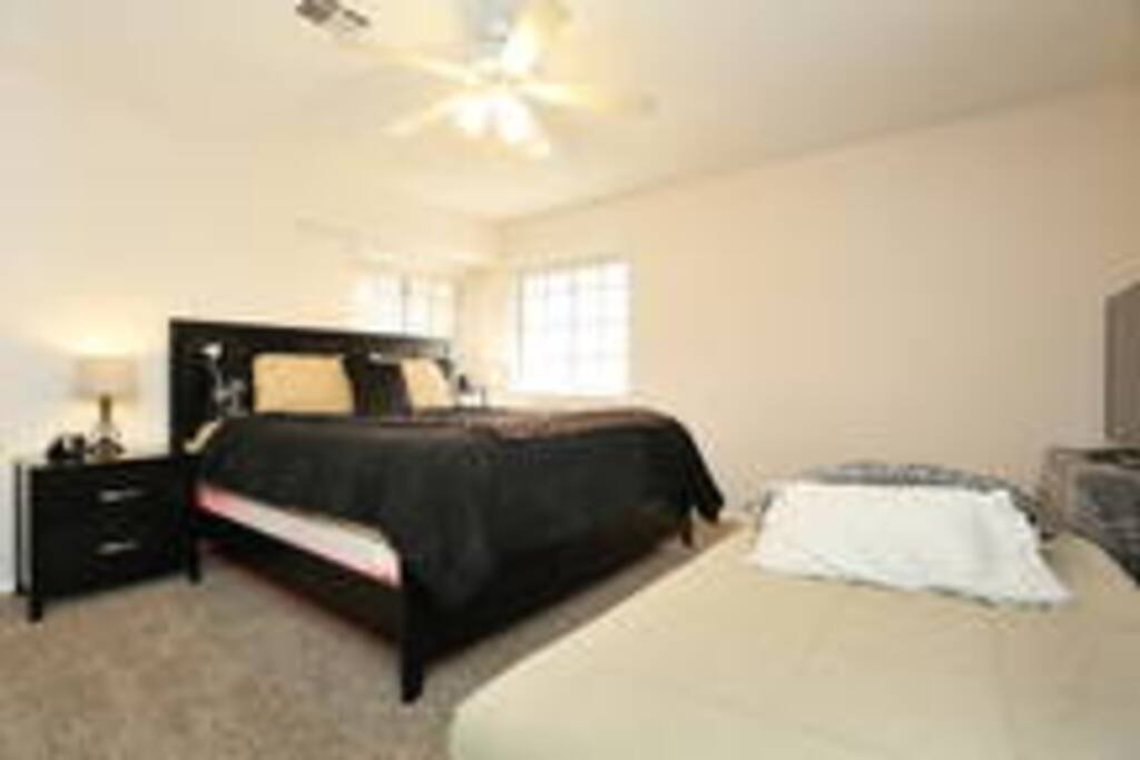 KING BED + FUTON
