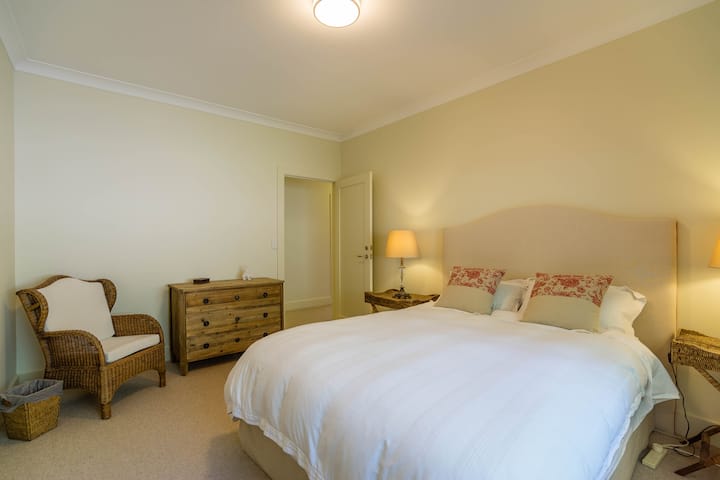 5 .ª habitación tamaño queen