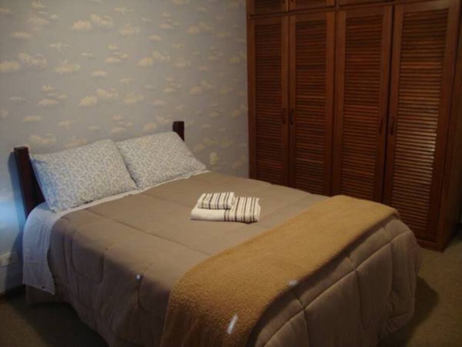 Suíte com cama de casal