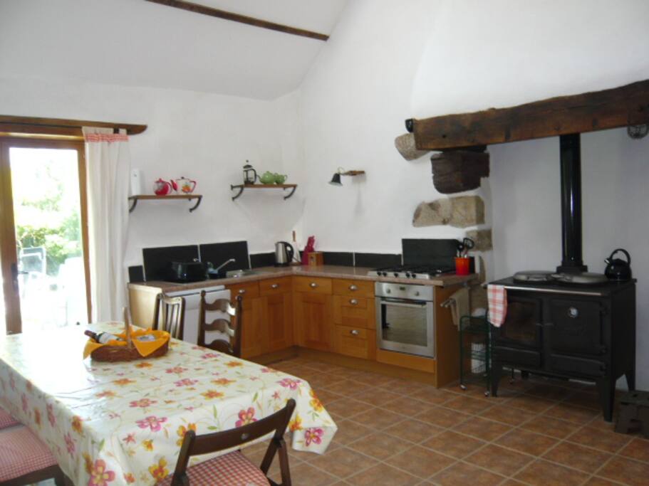 kitchen/diner leading to garden
