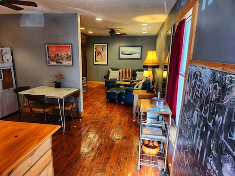 Popular Airbnb listing: Cozy and Warm #1*Family Run* in University