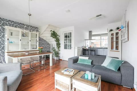 Family house near Amsterdam, private parking