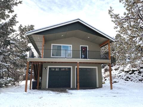 Suburban Forest guest house with garage