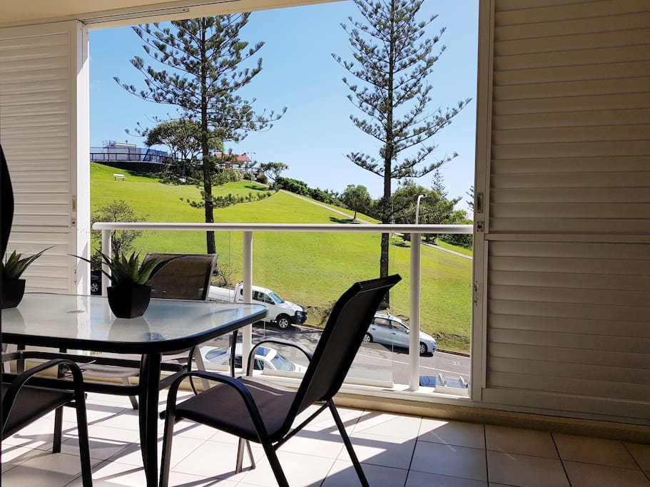 Open balcony with view on Kirra Hill