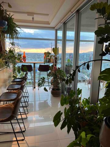 3 bedroom city apartment with amazing river views gallery image 4