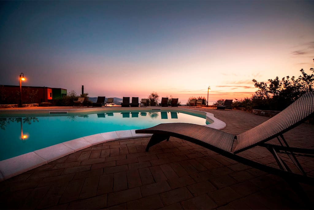 Piscina al tramonto