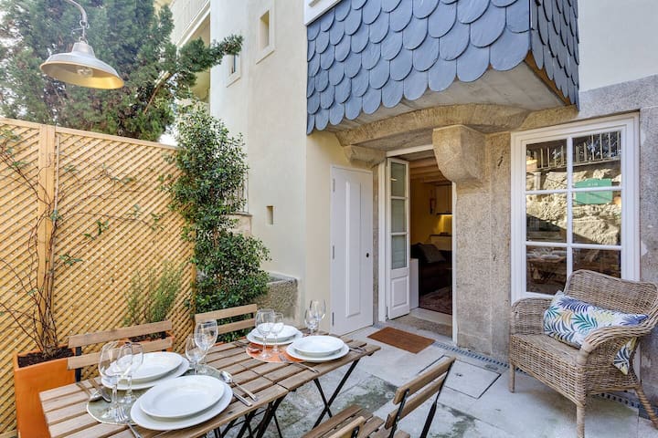 Jardins da Muralha Terrace Apartment by DA’HOME