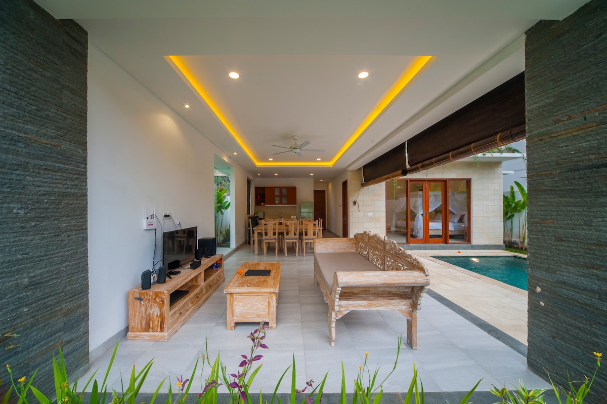 Villa in Ubud · ★4.7 · 3 bedrooms · 4 beds · 3.5 baths, Airbnb karşılaştırması
