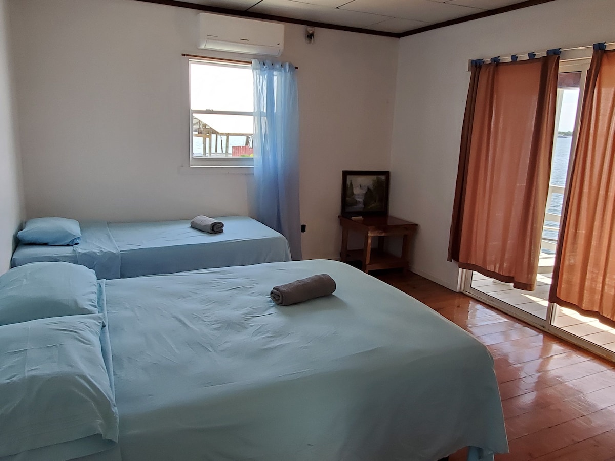 Hotel Vista al Mar, with Private Balcony. Apartments for Rent in