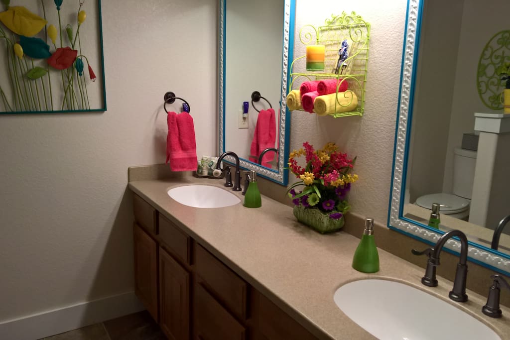 Double sinks, tub/shower