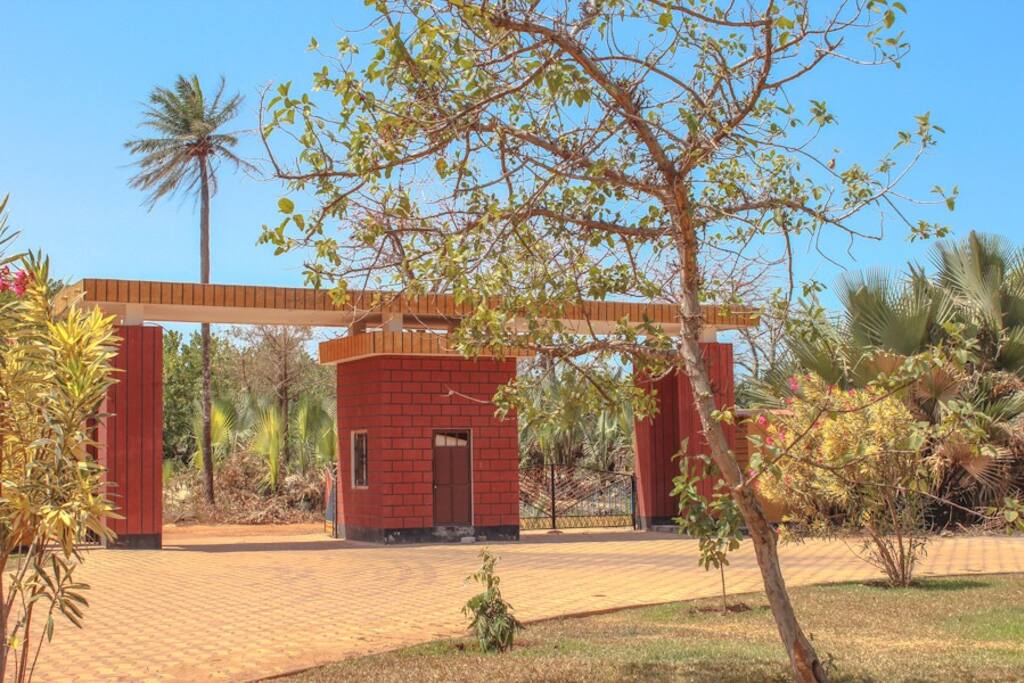 Manned Concierge / Security entrance gate