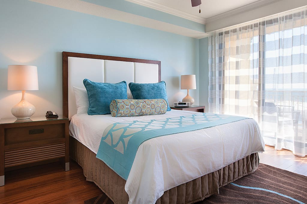 2nd Bedroom with Queen Size Bed. Please note that layout and decor varies.