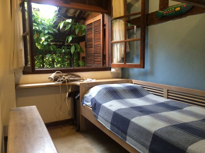 Spavaća soba B (s 2 kreveta i privatnim balkonom)