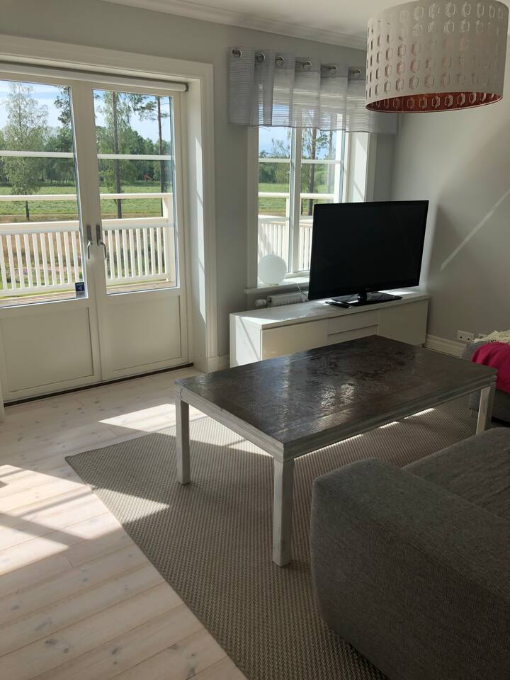 Salon/ chambre 4 à l'étage avec canapé pour deux personnes