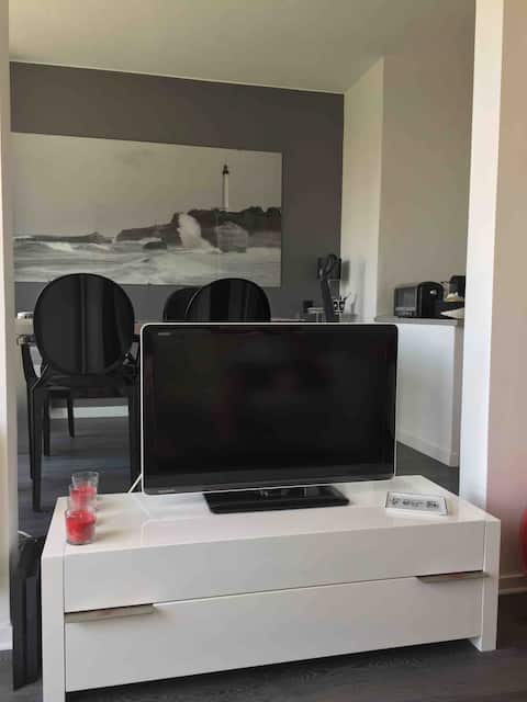 Airbnb performant: Large 40 m2 studio with sea view, pool, private parking à Biarritz