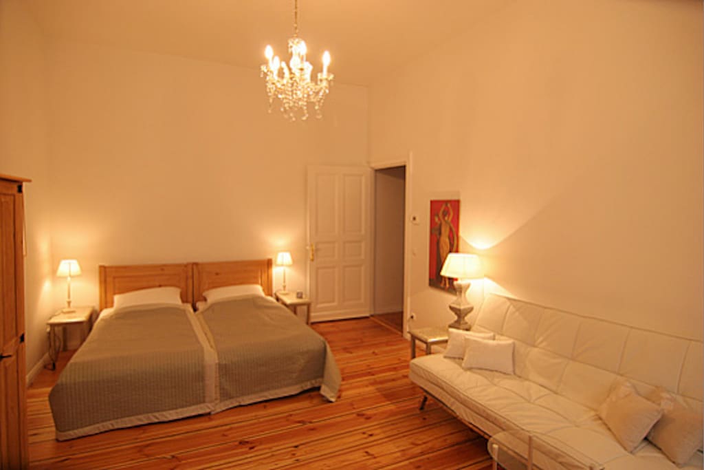 Wohn- und Schlafzimmer