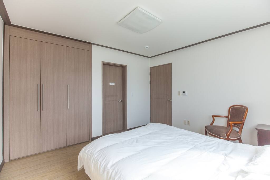 bedroom2
1층 2번방
화장실있음