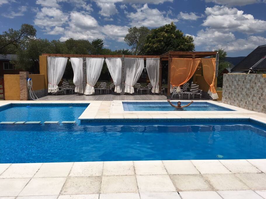 CABAÑAS CON JACUZZI PARA 2 PERSONAS CON VISTAS A LAS SIERRAS