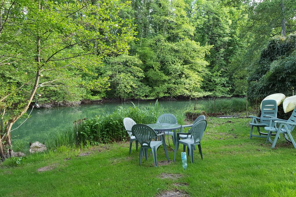 coin repas au bord du canal
