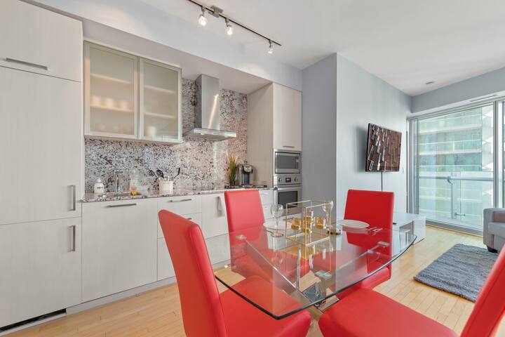 2 BR Luxury Condo, Parking CN Tower View gallery image 4