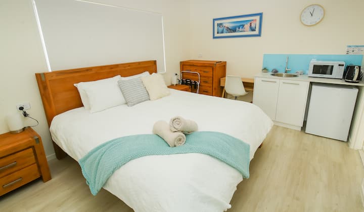 Moogerah Lakehouse #3 - Bedroom with King Bed, desk, kitchenet, desk and bathroom
