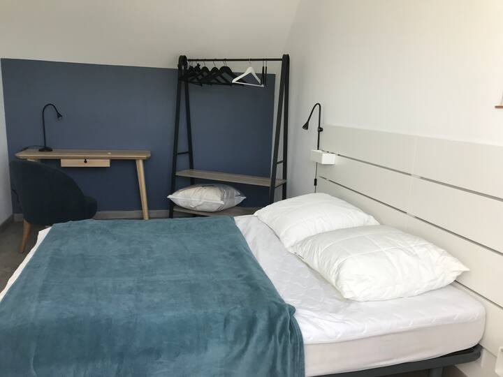 พื้นที่ทำงานแบบรีโมทในห้องนอนชั้นบน

แพคเกจผ้าปูที่นอนและชุดผ้าเช็ดตัวตามคำขอ