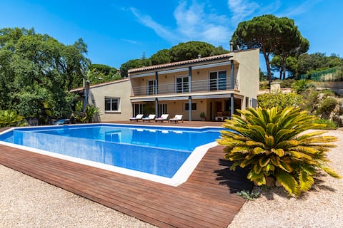 Mediterranean villa with pool near barcelona