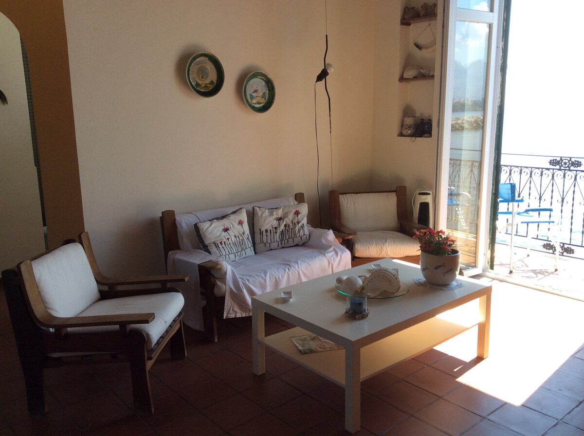 Proprietà Airbnb di successo: House in the seaside village of Santa Nicolicchia a Santa Flavia