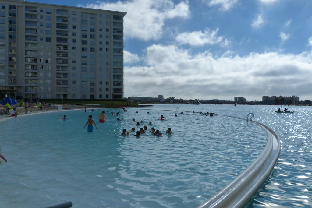 Piscina y playa artificial de agua dulce