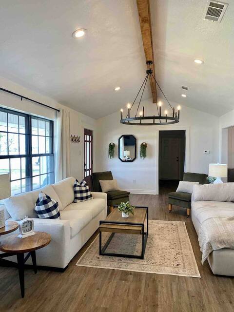 2Farmhouses on 2Acres: Sleeps 14