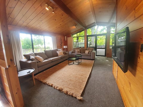 Top Airbnb: Redwood Hub in Rotorua District South