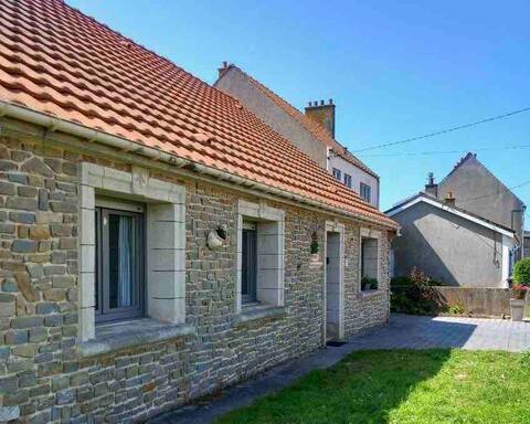 VACATION HOUSE WITH GARDEN 50M FROM THE SEA