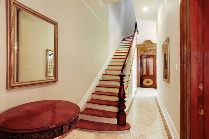 Arts District Gem – Les Carillons gallery image 4