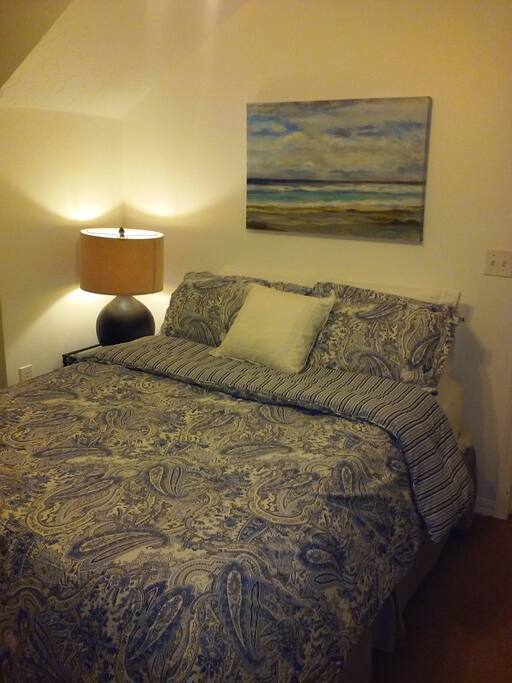 Comfortable bedroom (upstairs)