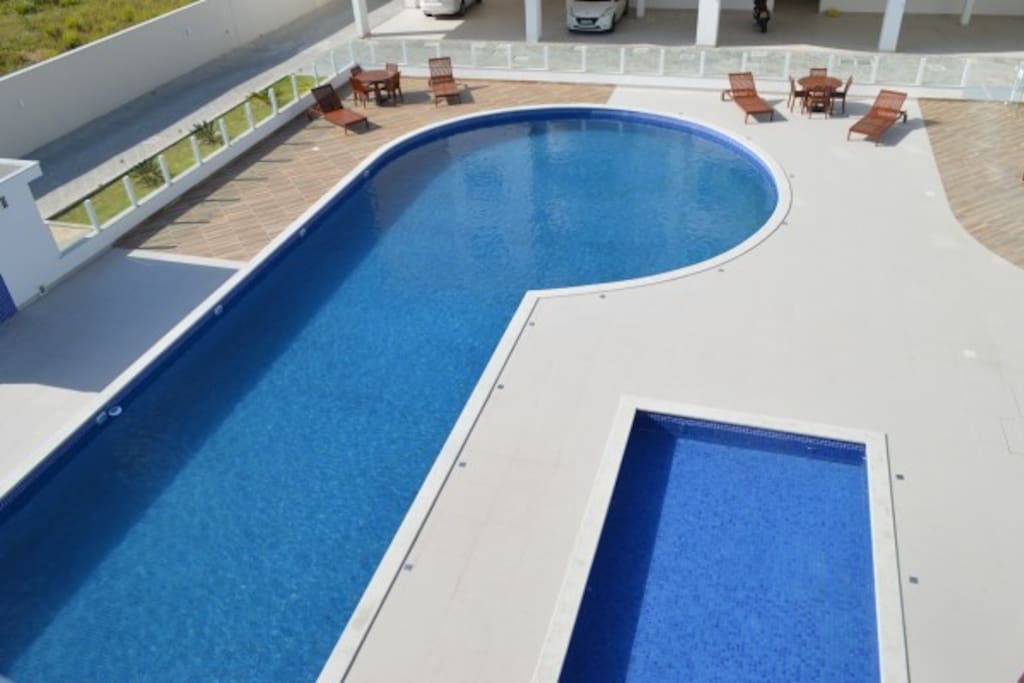 Vista aérea da piscina