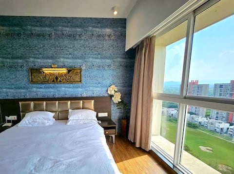 Stunning Golf View 3BHK on Top Floor : pvt Bathtub