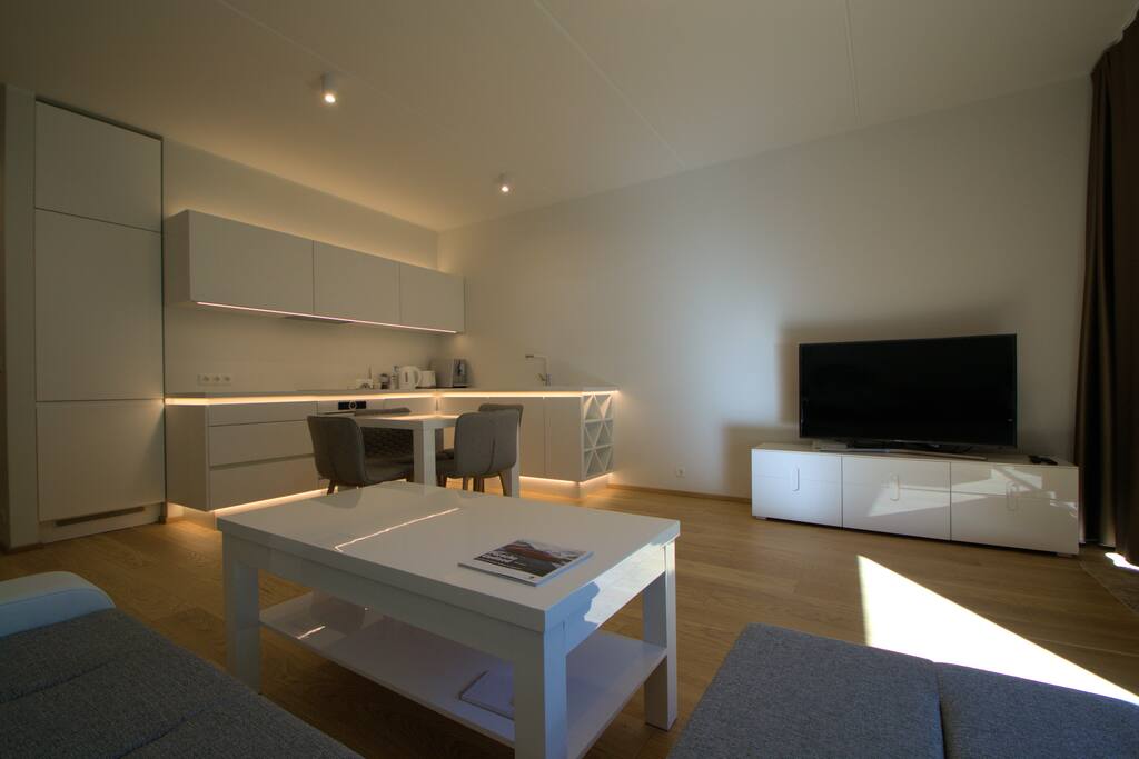 Walk to the farmers’ market across the street and make yourself a gourmet meal in the large fully equipped kitchen.