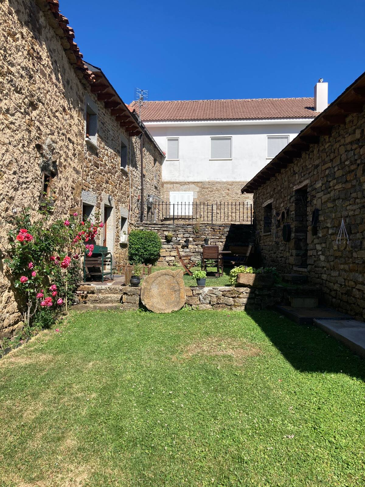 Luna Llena — Patio