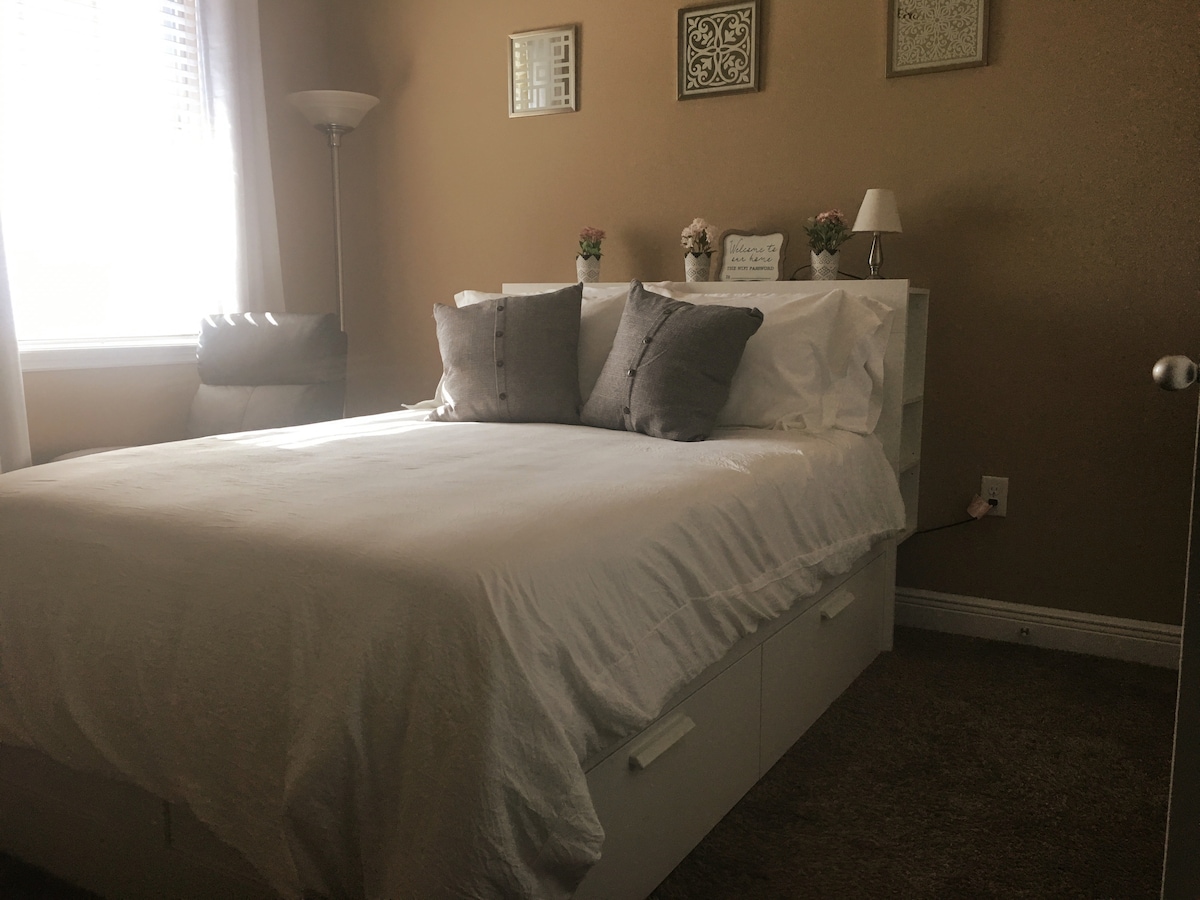 从门口可以看到卧室景观