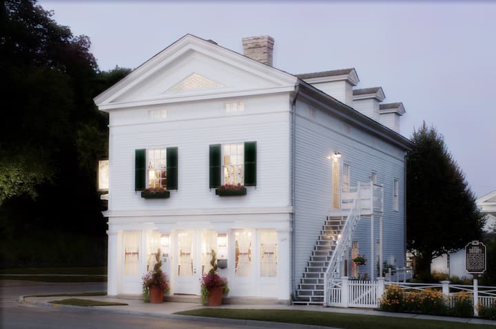 The Rochester Inn - Signature Two-Story Suite